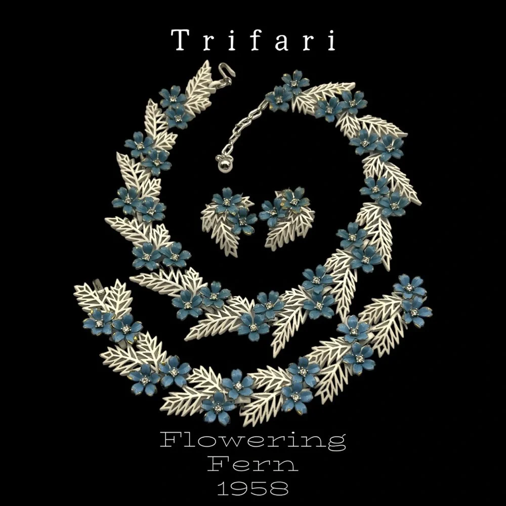 RARE 1958 CROWN TRIFARI WHITE &
BLUE ENAMEL RHINESTONE
'FLOWERING FERN' BRACELET - Picture 13 of 13